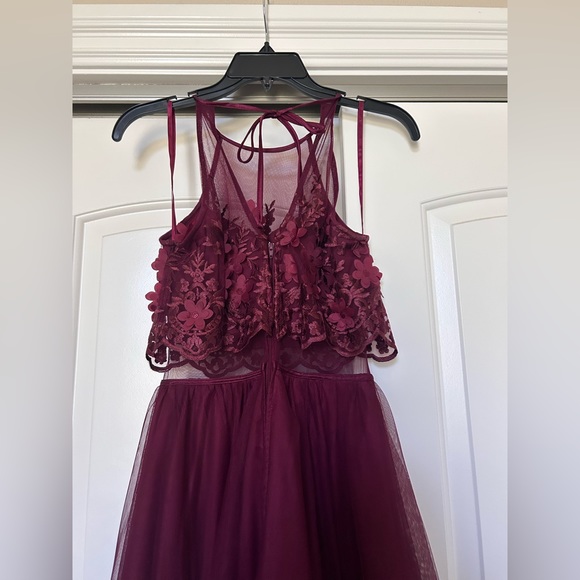 Formal dress with tulle and stitching! Deep burgundy color (size 0) - Picture 3 of 3